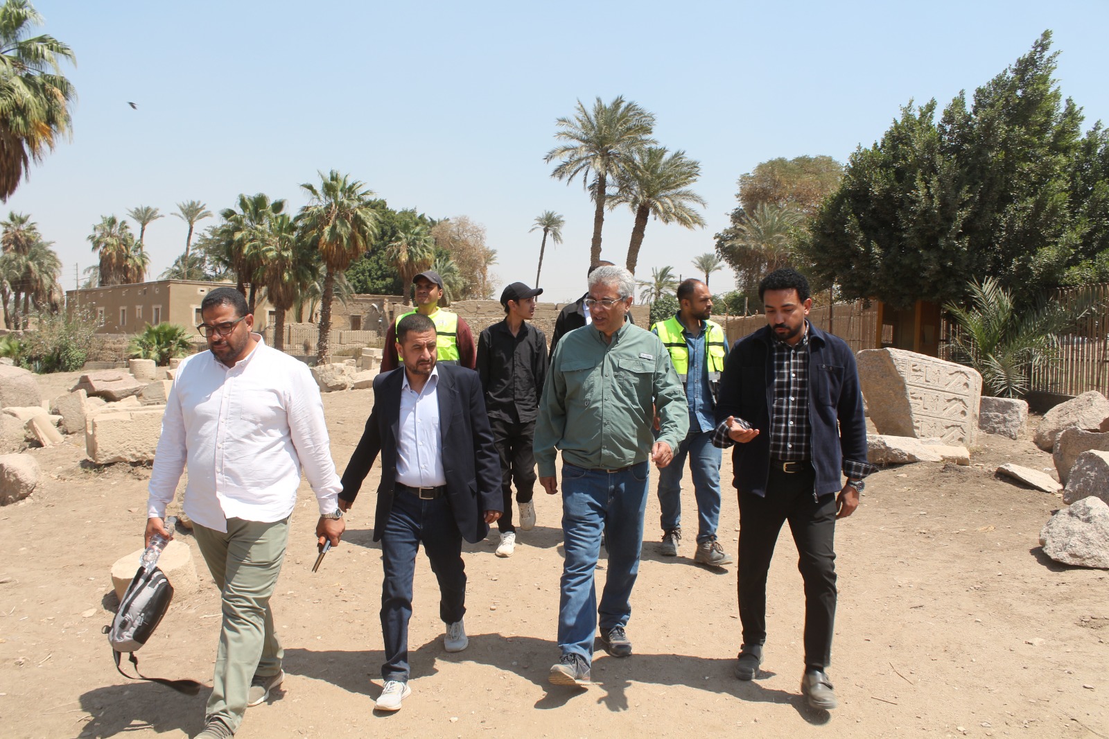 الأمين العام للمجلس الأعلى للآثار يتفقد منطقتي آثار سقارة وميت رهينة